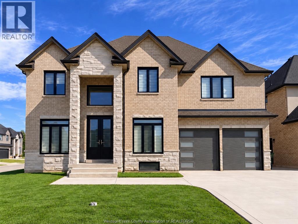 5-bedroom Single Family at 570 Orchards Crescent, Windsor — primary photograph