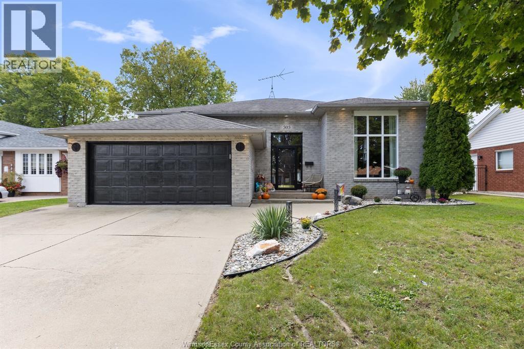 4-bedroom Single Family at 303 Stone Ridge Avenue, Amherstburg — primary photograph
