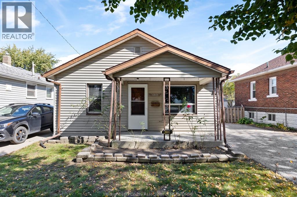 2-bedroom Single Family at 2352 Chandler, Windsor — photograph 2