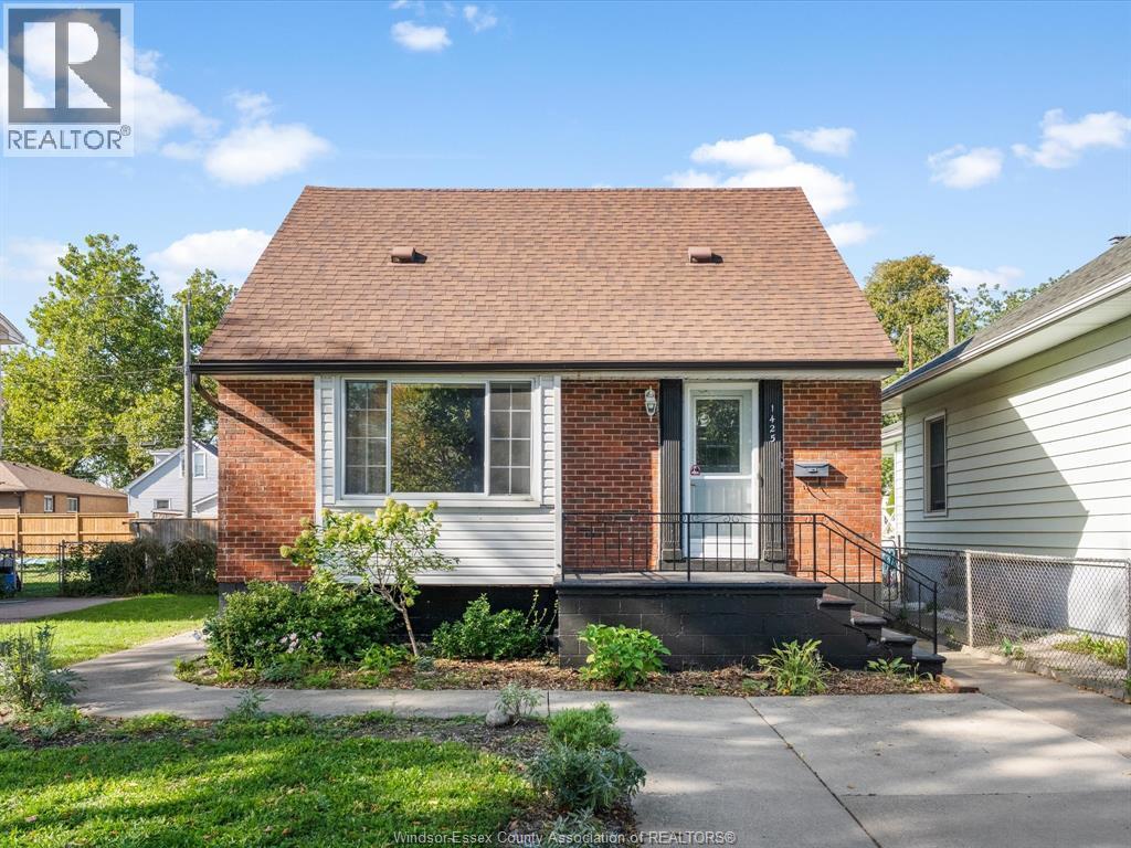 4-bedroom Single Family at 1425 Westcott, Windsor — primary photograph