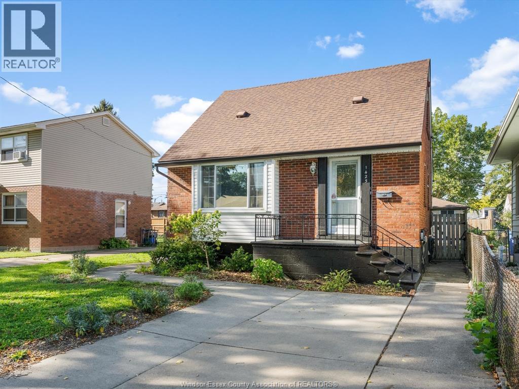4-bedroom Single Family at 1425 Westcott, Windsor — photograph 3