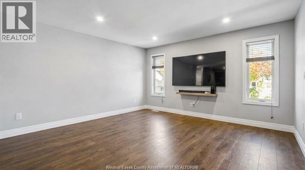 3-bedroom Single Family at 256 Jewel, LaSalle — photograph 2