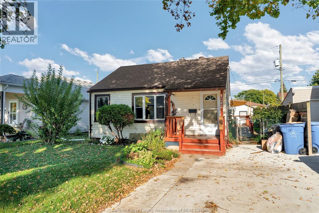 2-bedroom Single Family at 1242 Labadie, Windsor — photograph 2