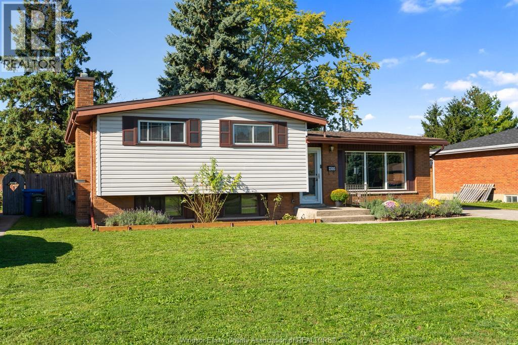 Single Family — 2505 Longfellow, Windsor, Ontario