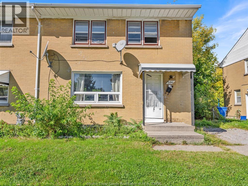 3-bedroom Single Family at 2290 Tecumseh Road, Windsor — photograph 3