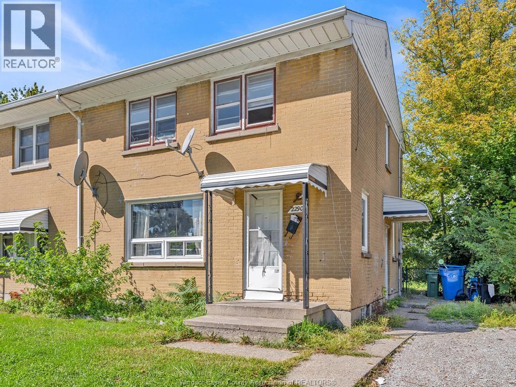 3-bedroom Single Family at 2290 Tecumseh Road, Windsor — photograph 2
