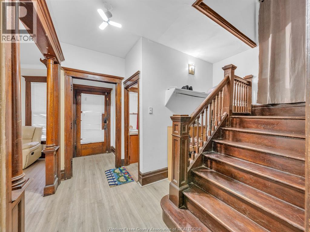 6-bedroom Single Family at 780 Dougall, Windsor — photograph 2