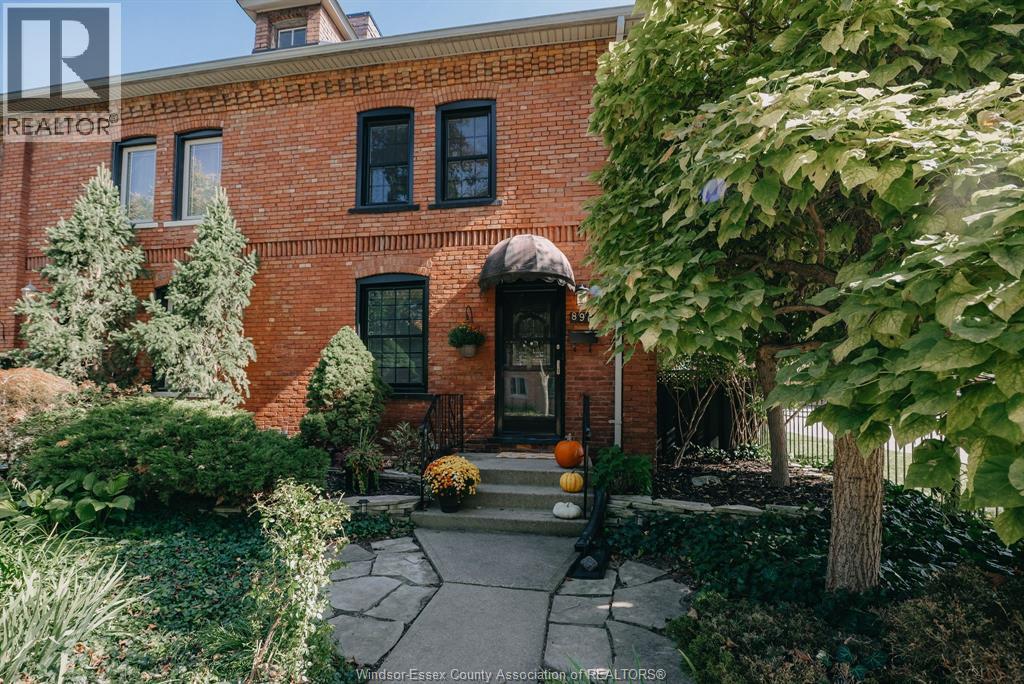 3-bedroom Single Family at 896 Monmouth Road, Windsor — photograph 2