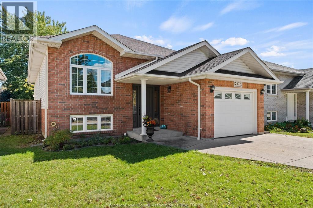 4-bedroom Single Family at 2476 Luxury, Windsor — photograph 2