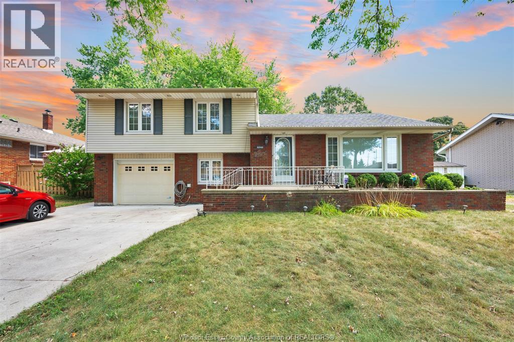 3-bedroom Single Family at 4340 Mount Royal Drive, Windsor — photograph 2