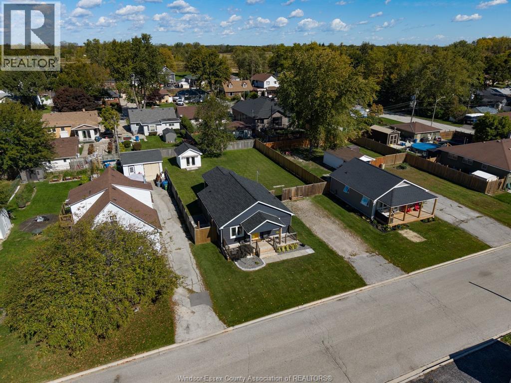 2-bedroom Single Family at 102 Duff Avenue, Amherstburg — photograph 3