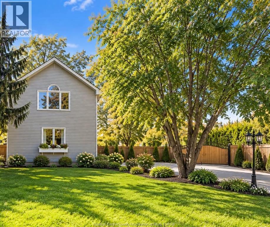 4-bedroom Single Family at 1154 Front Road, Amherstburg — primary photograph
