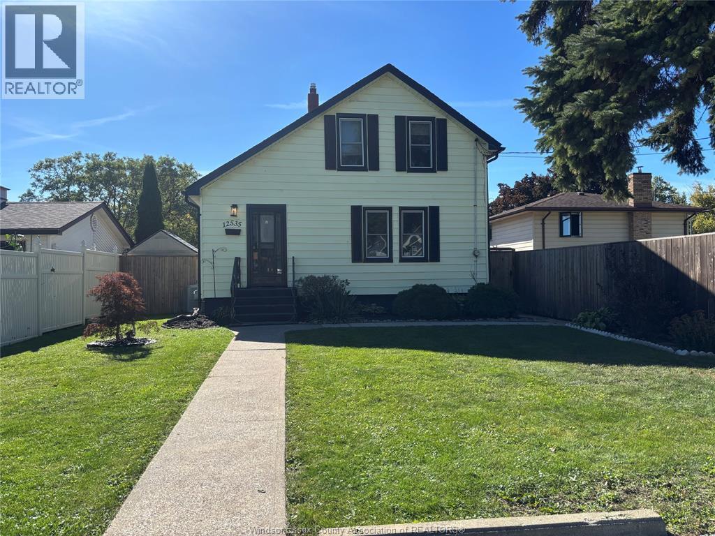 3-bedroom Single Family at 12535 Ballard Street, Tecumseh — photograph 2