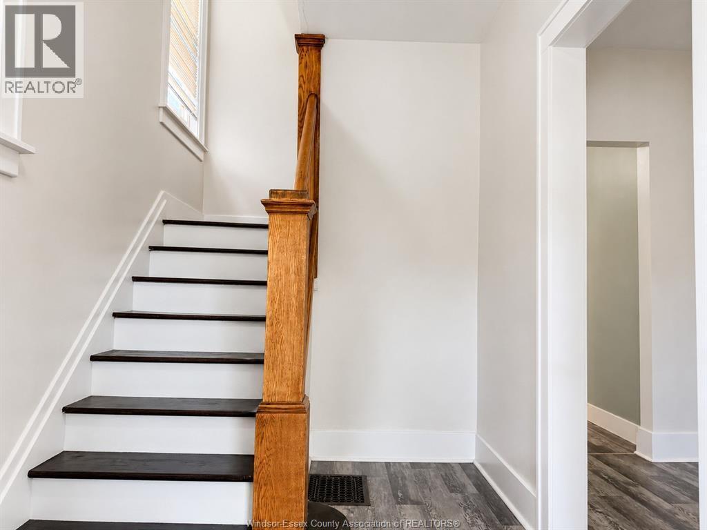 6-bedroom Single Family at 1585 Church Street, Windsor — photograph 3