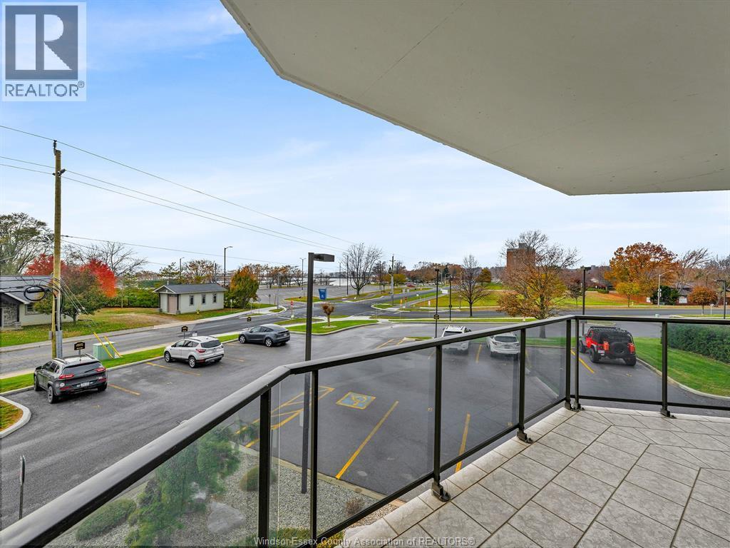 3-bedroom Single Family at 109 Robson Rd. #201, Leamington — photograph 2