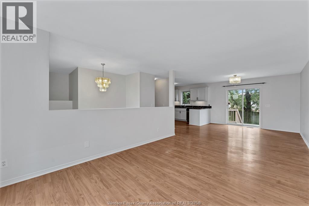 4-bedroom Single Family at 2225 Longfellow Avenue, Windsor — photograph 3