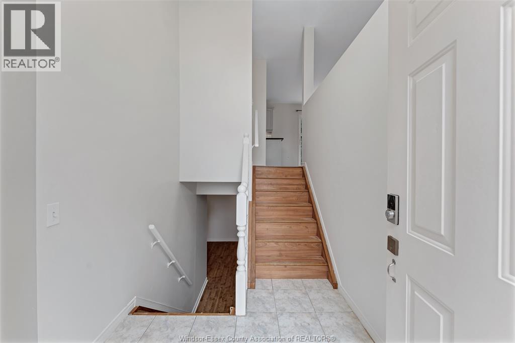 4-bedroom Single Family at 2225 Longfellow Avenue, Windsor — photograph 2