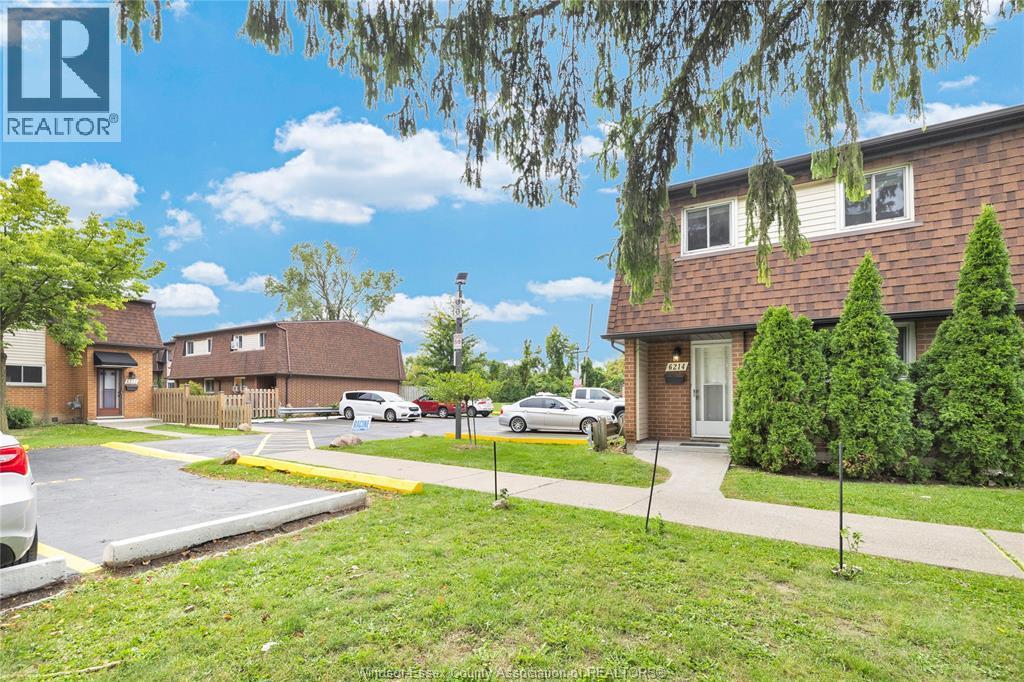 Single Family — 6214 Thornberry, Windsor, Ontario