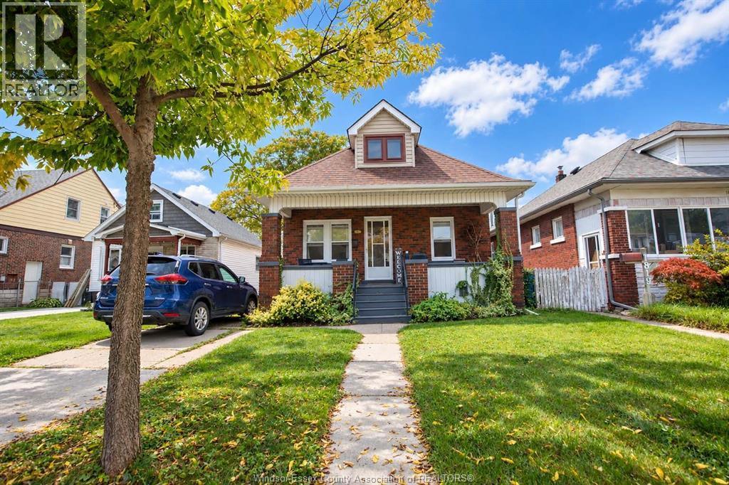 2-bedroom Single Family at 1827 Moy Avenue, Windsor — primary photograph