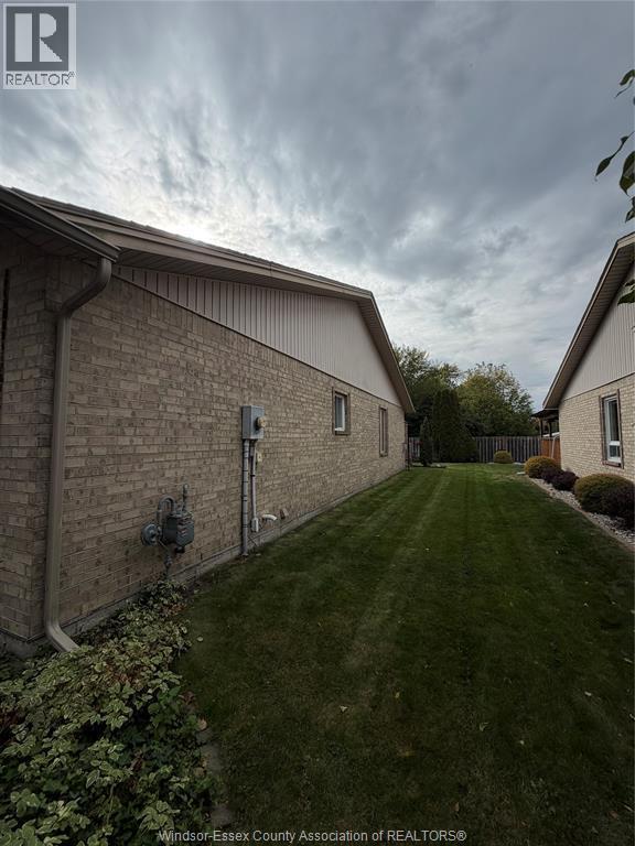 3-bedroom Single Family at 23 Malibu Dr, Leamington — photograph 2