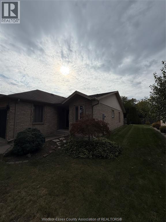 3-bedroom Single Family at 23 Malibu Dr, Leamington — photograph 3