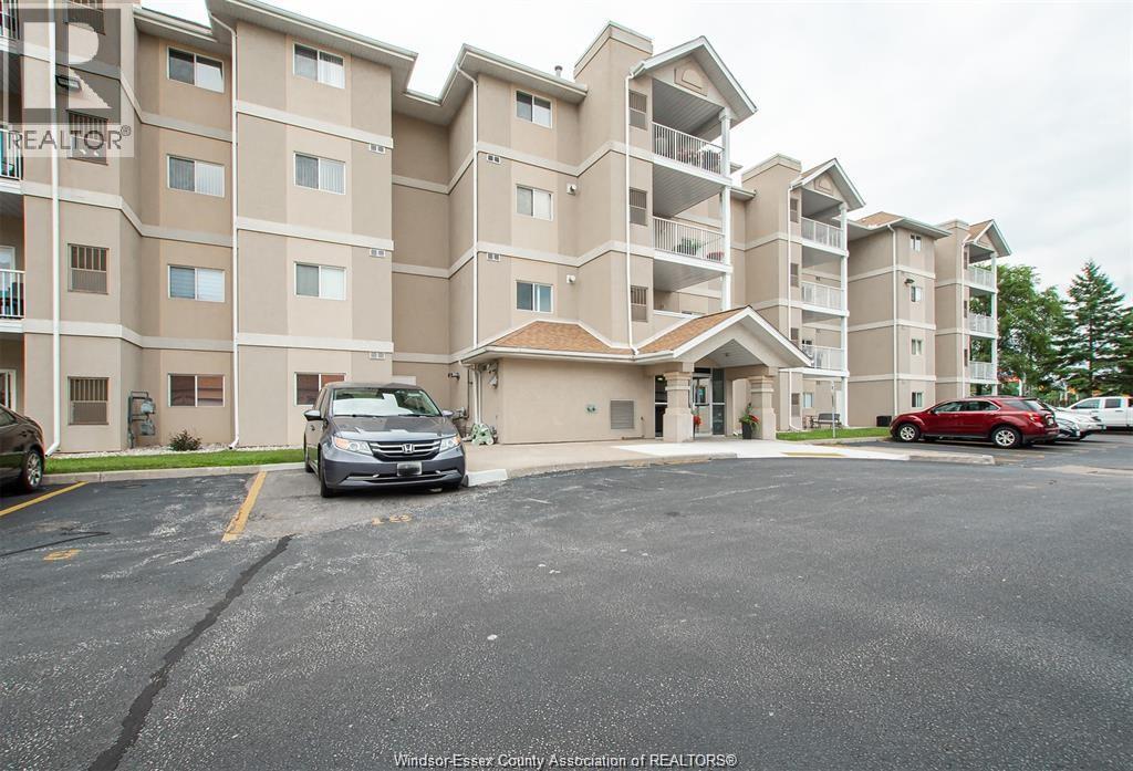 2-bedroom Single Family at 1535 Grand Marais Road #305, Windsor — primary photograph