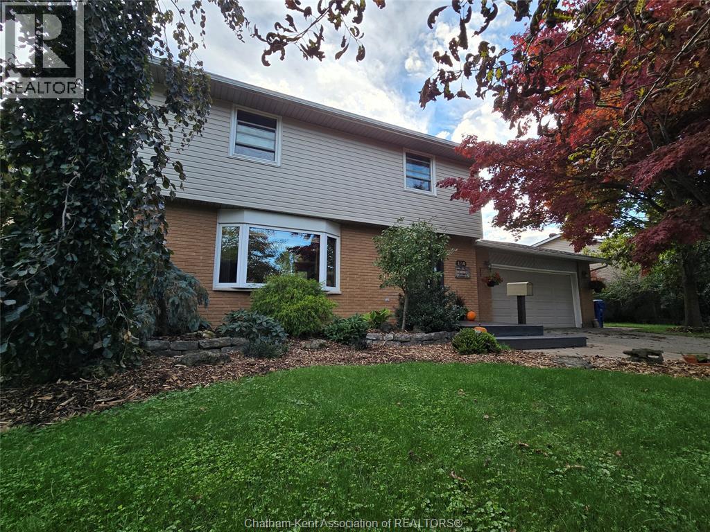 3-bedroom Single Family at 184 Chippewa Drive, Chatham — photograph 2