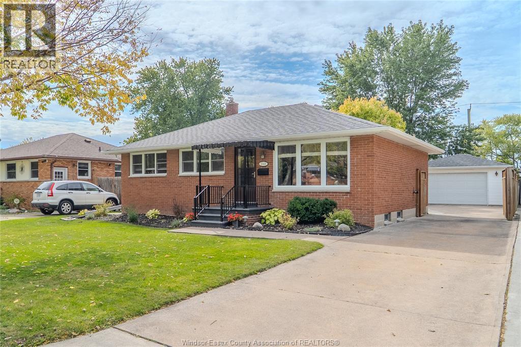 5-bedroom Single Family at 1049 Buckingham Road, Windsor — primary photograph