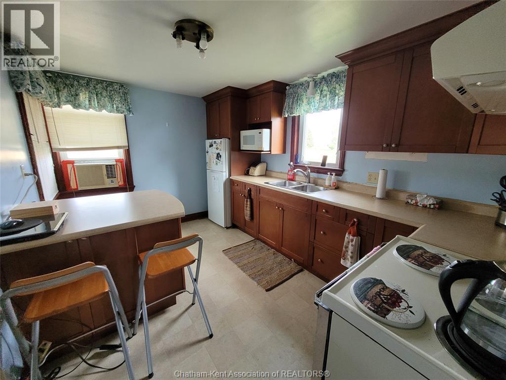 2-bedroom Single Family at 221 Holt Line, St Clair — photograph 3