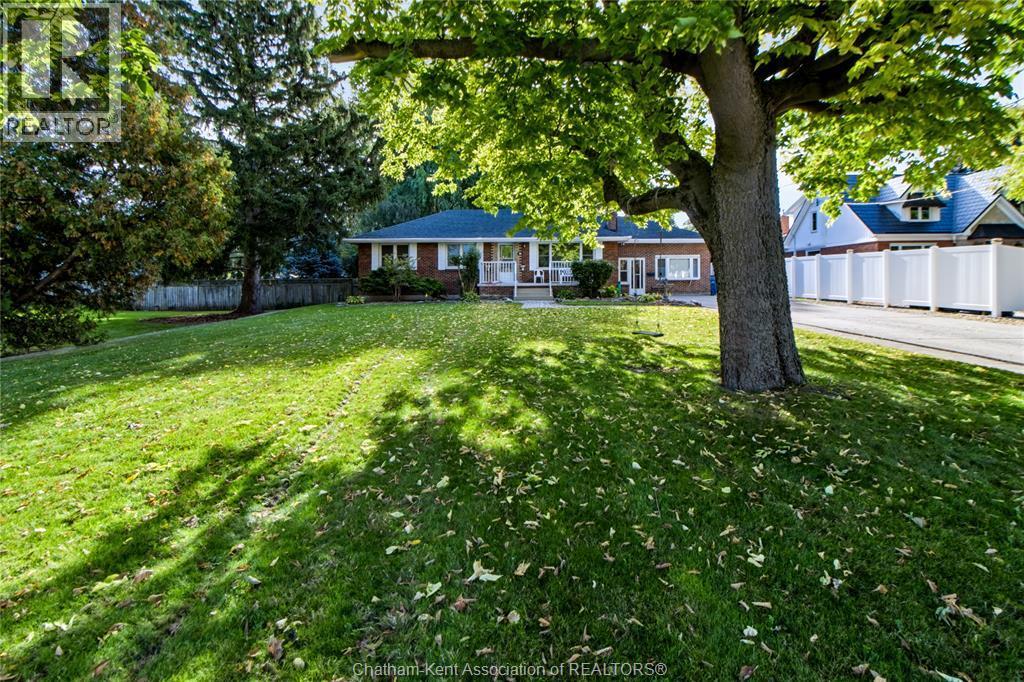 3-bedroom Single Family at 16 Indian Creek Road, Chatham — photograph 2