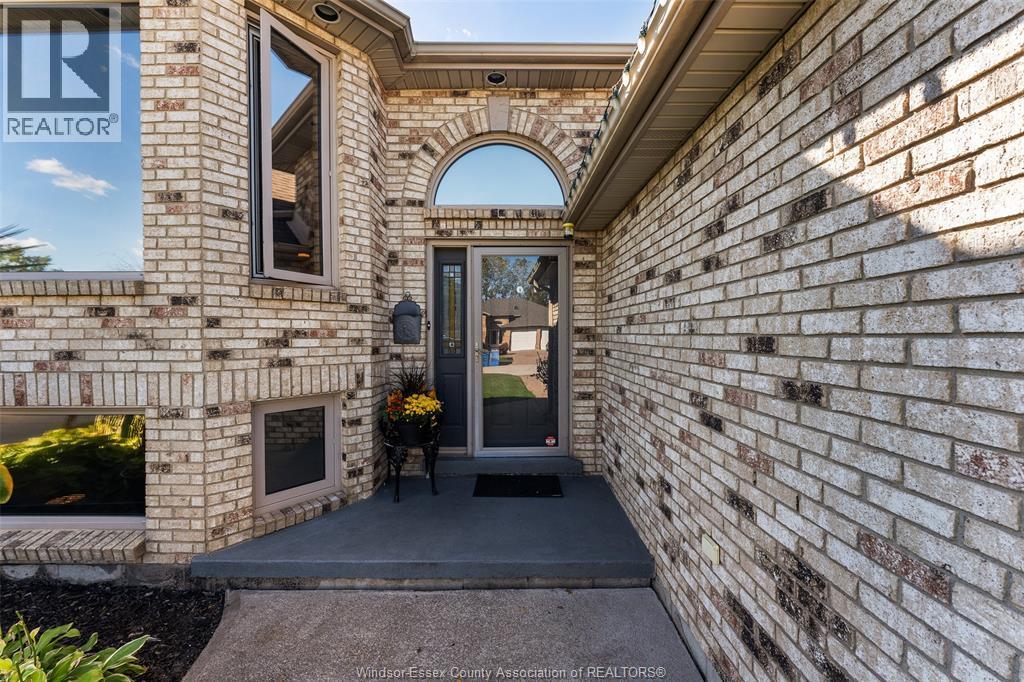 4-bedroom Single Family at 2701 Cappelletto Road, Windsor — photograph 2