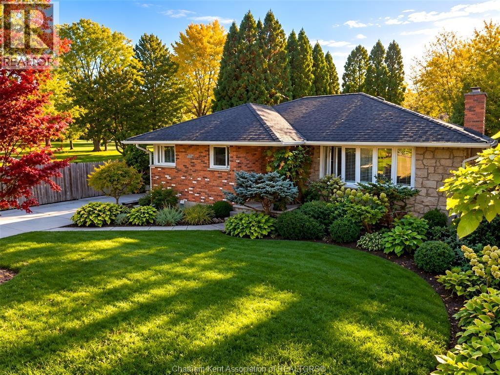 3-bedroom Single Family at 118 Lancefield Place, Chatham — primary photograph