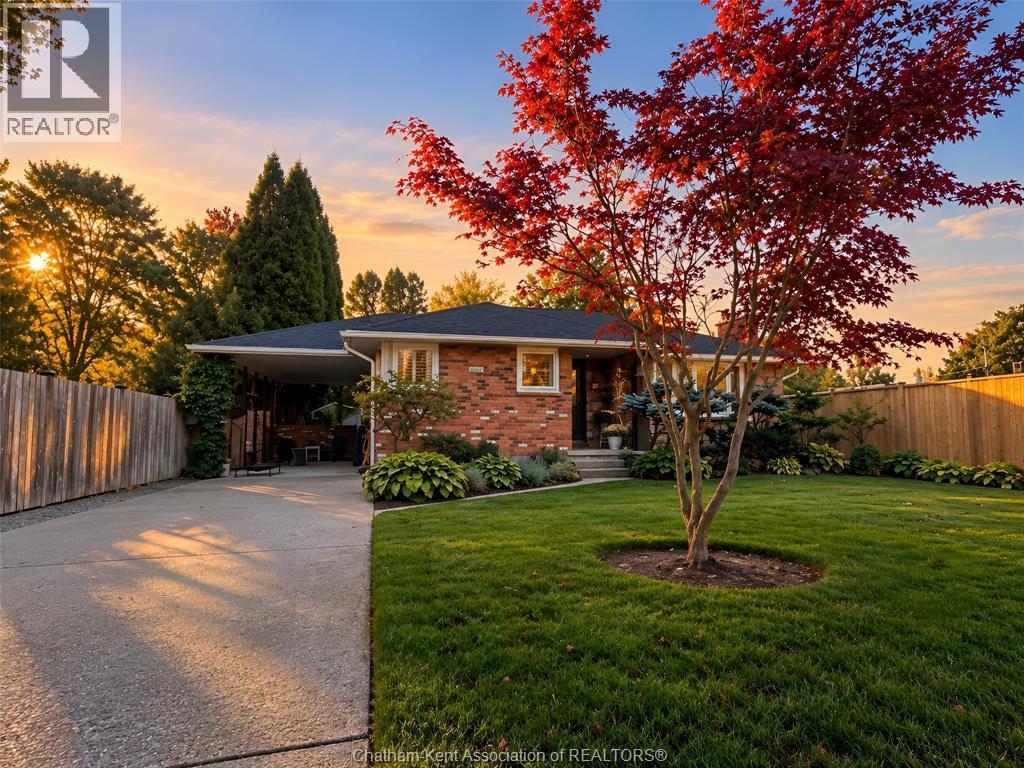3-bedroom Single Family at 118 Lancefield Place, Chatham — photograph 3
