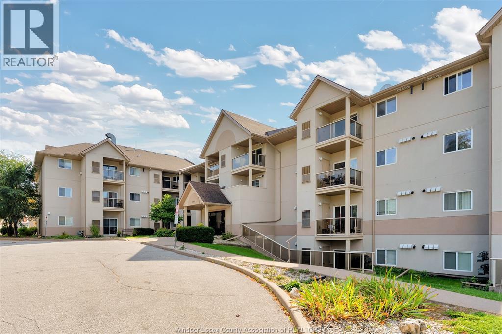 Single Family — 3000 Sandwich, Windsor, Ontario