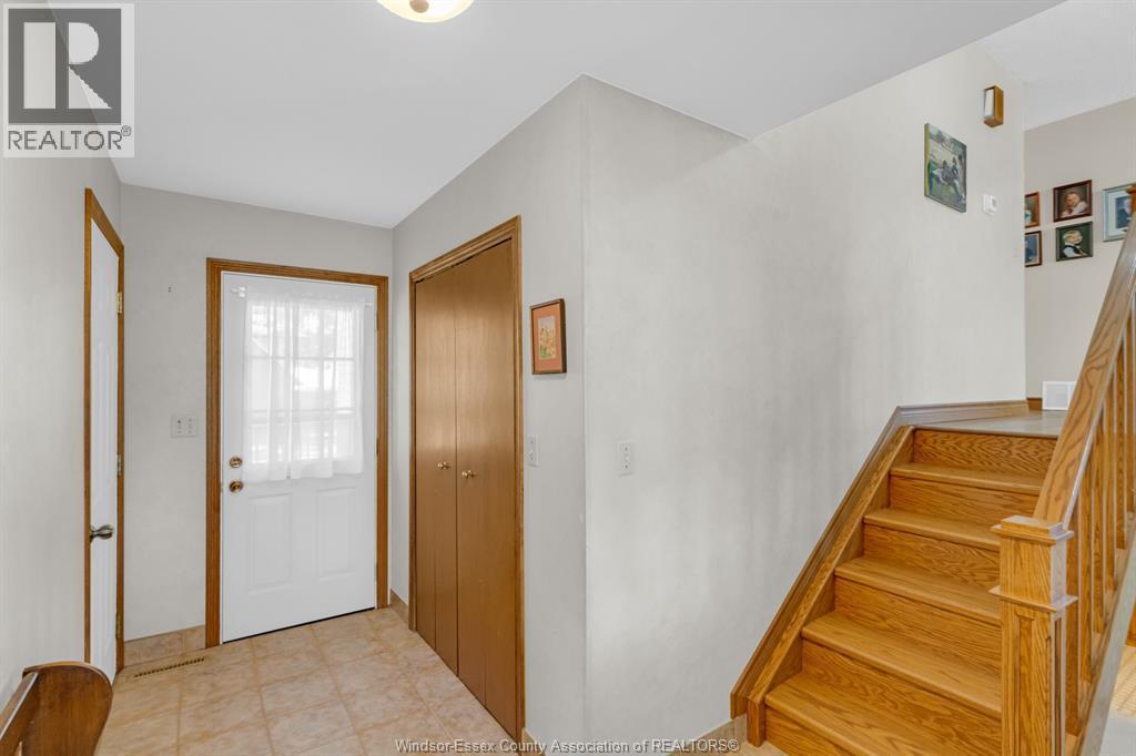 4-bedroom Single Family at 8 Bruce Avenue, Leamington — photograph 2