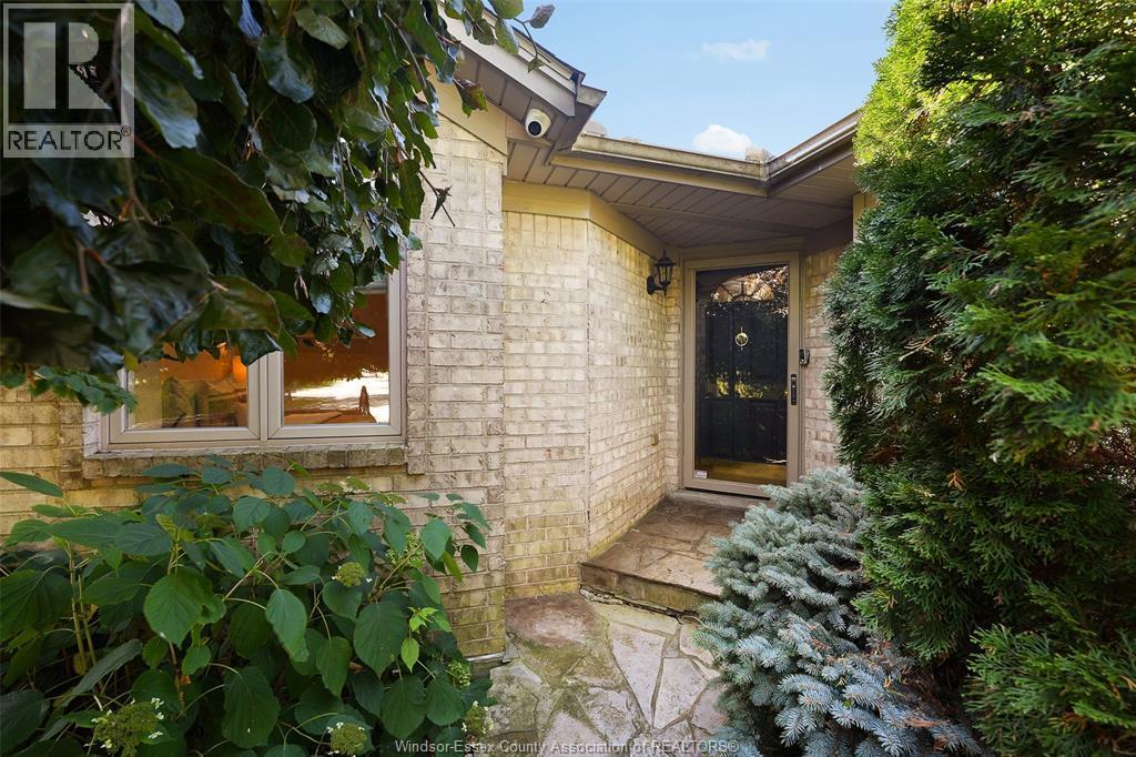 3-bedroom Single Family at 46 Cherokee Lane, Leamington — photograph 3