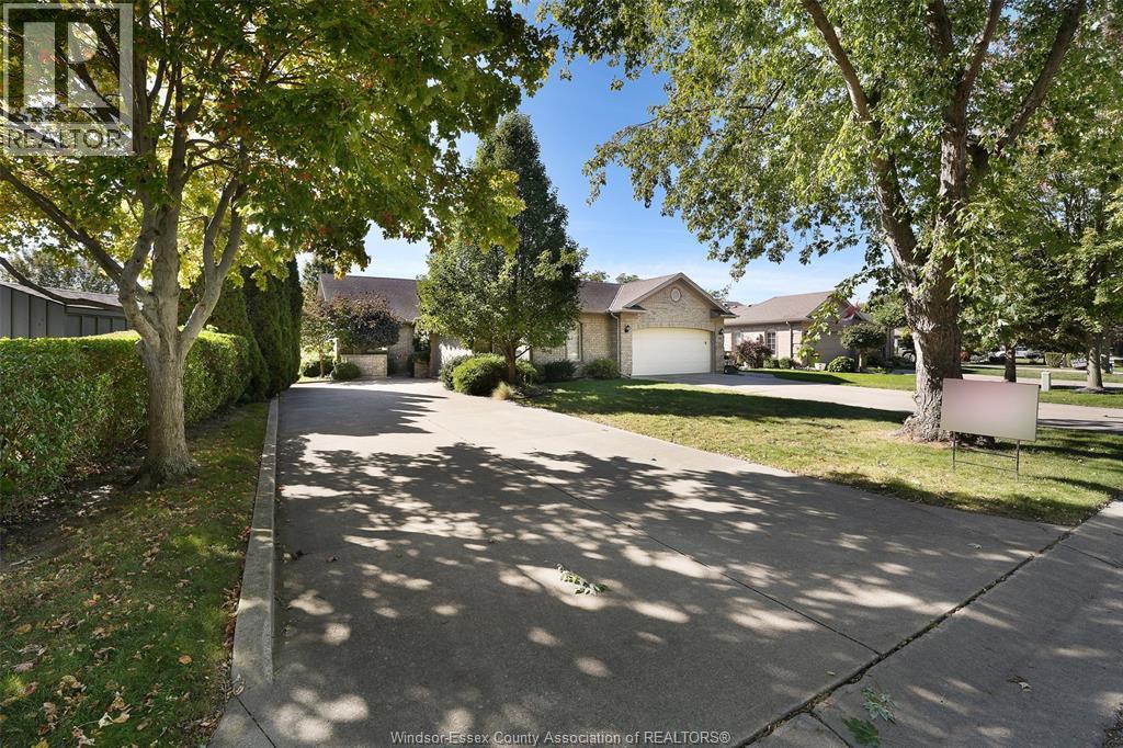 3-bedroom Single Family at 46 Cherokee Lane, Leamington — photograph 2