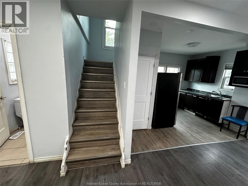 4-bedroom Single Family at 3112 Peter Street, Windsor — photograph 3