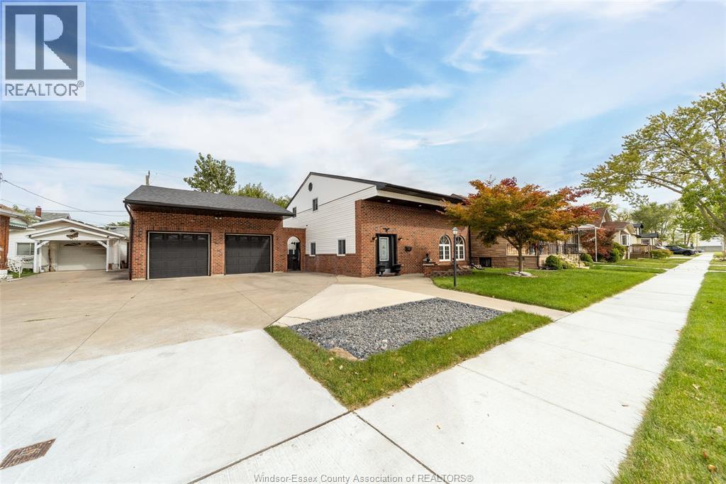 4-bedroom Single Family at 1850 St Luke Road, Windsor — photograph 3