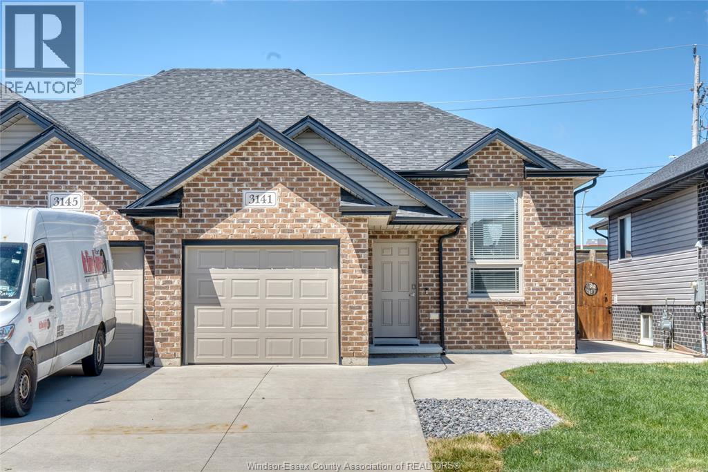 4-bedroom Single Family at 3141 Viola Crescent, Windsor — photograph 2