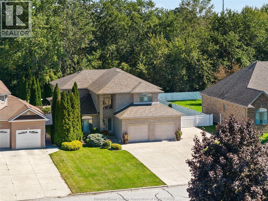 5-bedroom Single Family at 1840 Deslippe Drive, Tecumseh — photograph 2