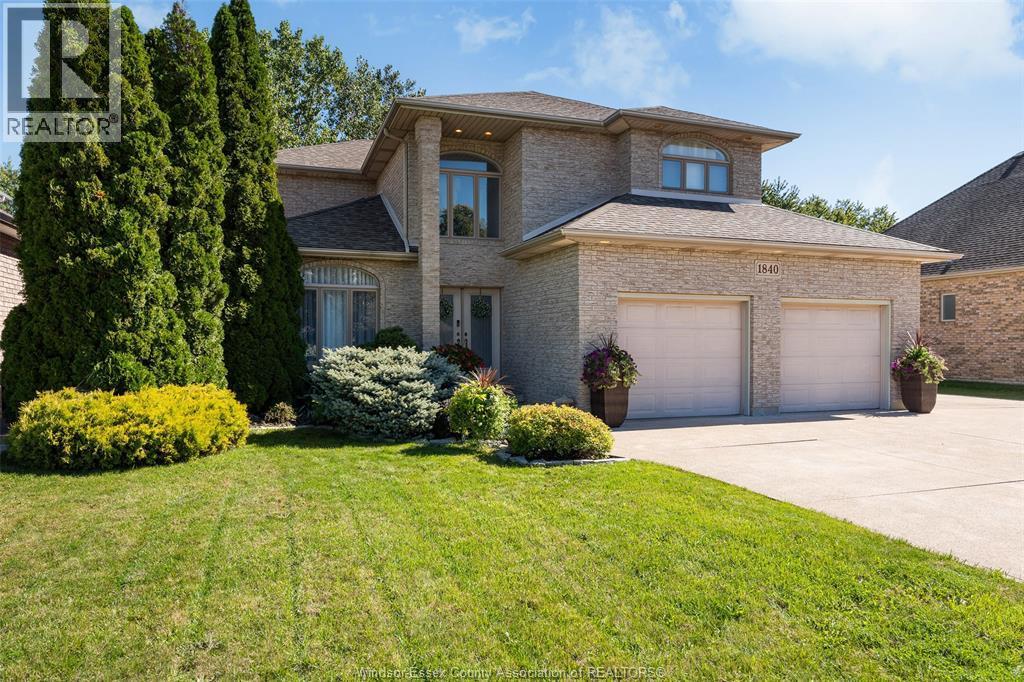 5-bedroom Single Family at 1840 Deslippe Drive, Tecumseh — photograph 3