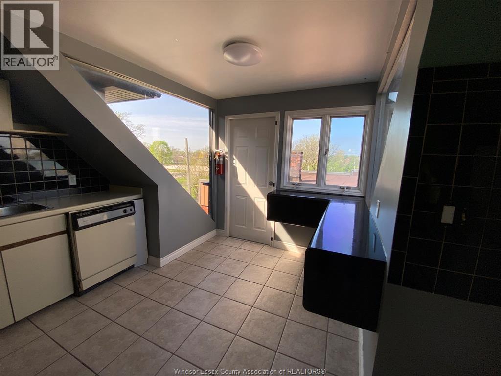 2-bedroom Single Family at 165 Janette #PENTHOUSE, Windsor — photograph 3