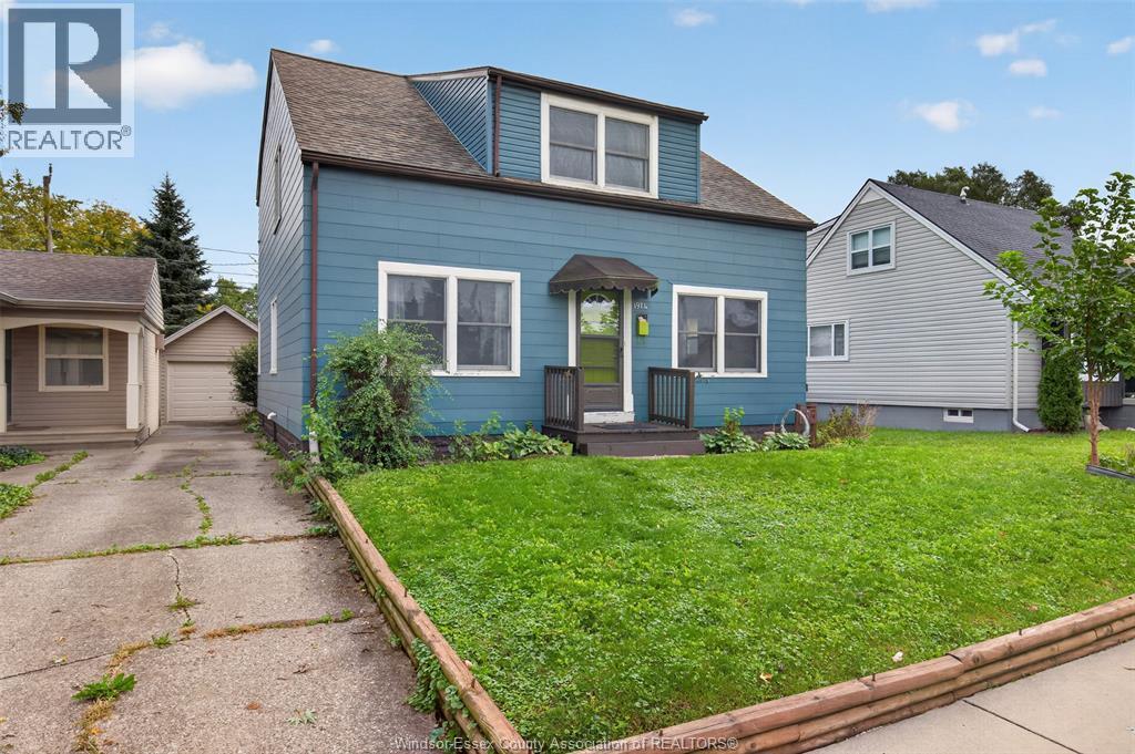 3-bedroom Single Family at 1974 Arthur, Windsor — photograph 2