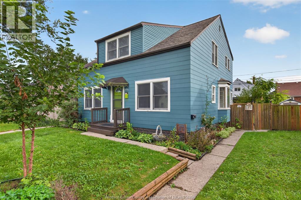 3-bedroom Single Family at 1974 Arthur, Windsor — photograph 3