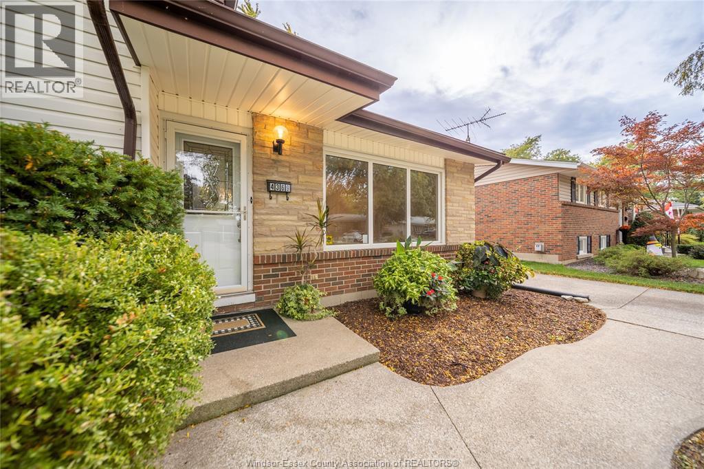 3-bedroom Single Family at 4369 Ashfield Crescent, Windsor — photograph 3