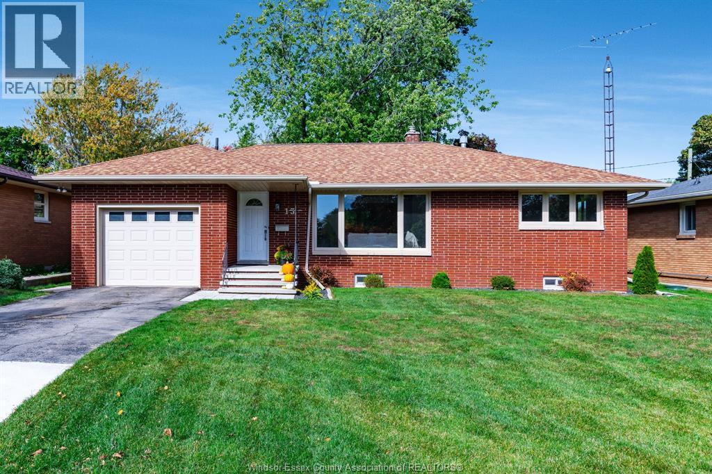 3-bedroom Single Family at 13 Margaret, Leamington — primary photograph