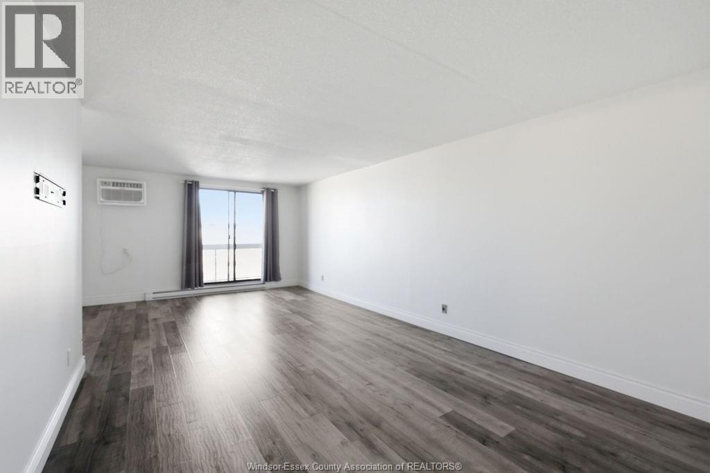 1-bedroom Single Family at 150 Park Street #2602, Windsor — photograph 3