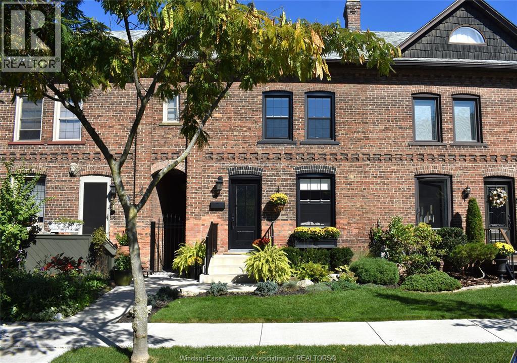 2-bedroom Single Family at 864 Monmouth Road, Windsor — primary photograph