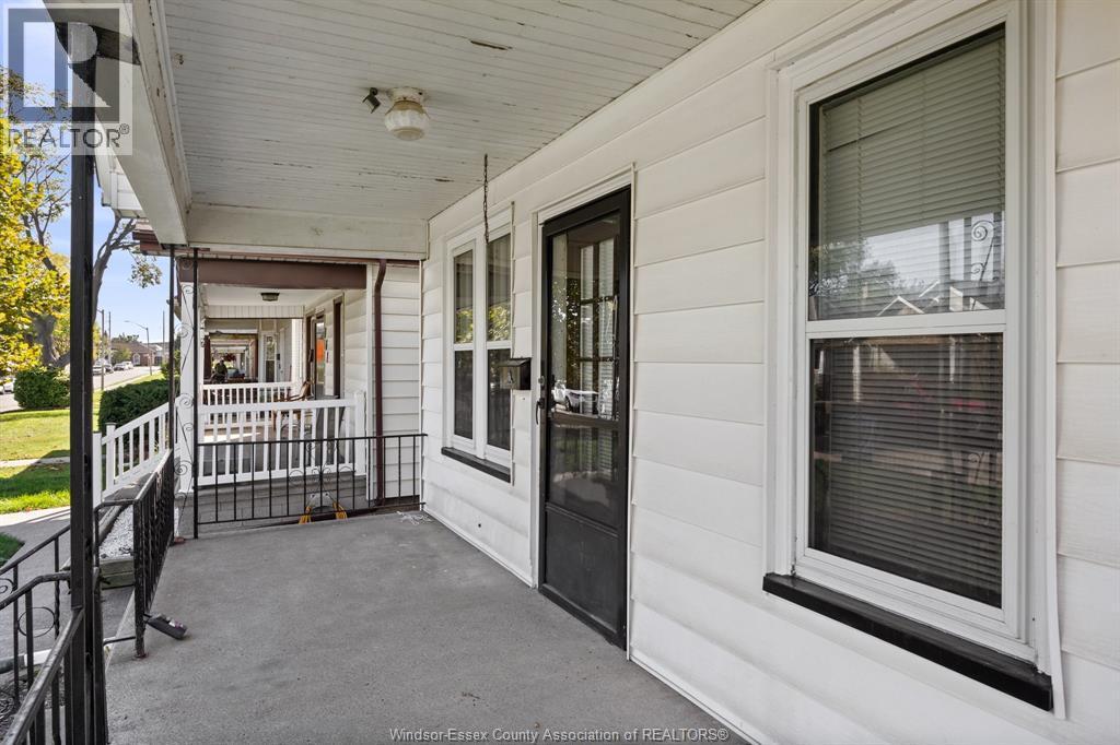3-bedroom Single Family at 455 Currry, Windsor — photograph 3
